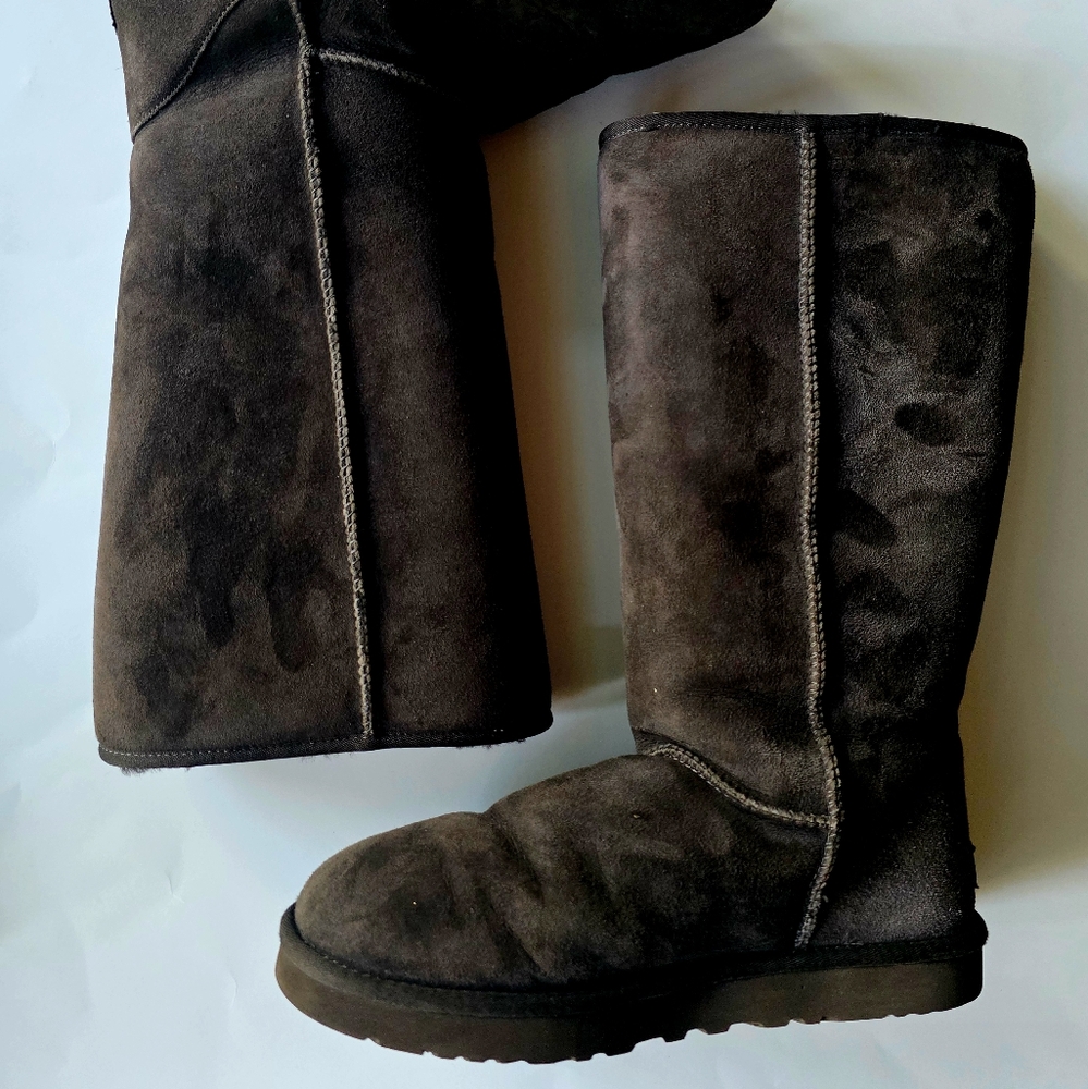 UGG boots. Classic tall. Size 11.